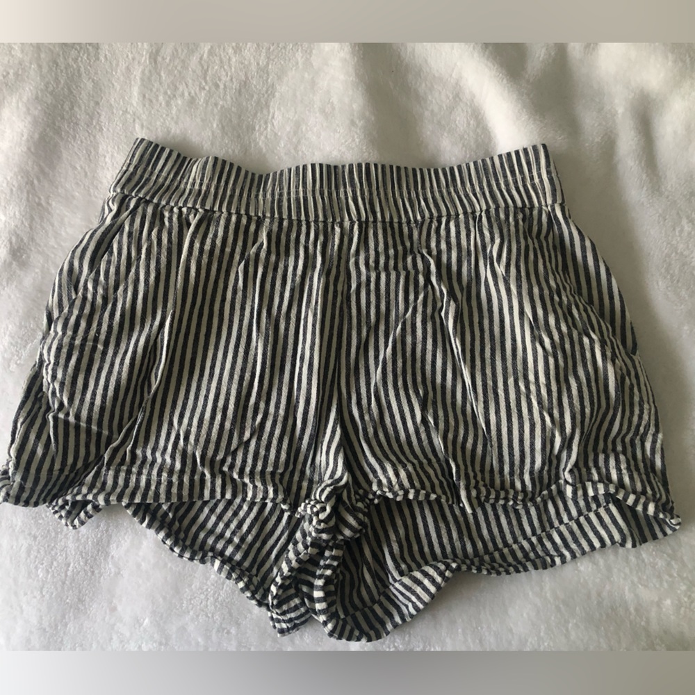 Linen striped shorts